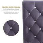 Chaises tapissées de velours avec dossier capitonné orné de cristaux et pieds cabriolets en métal miroir.