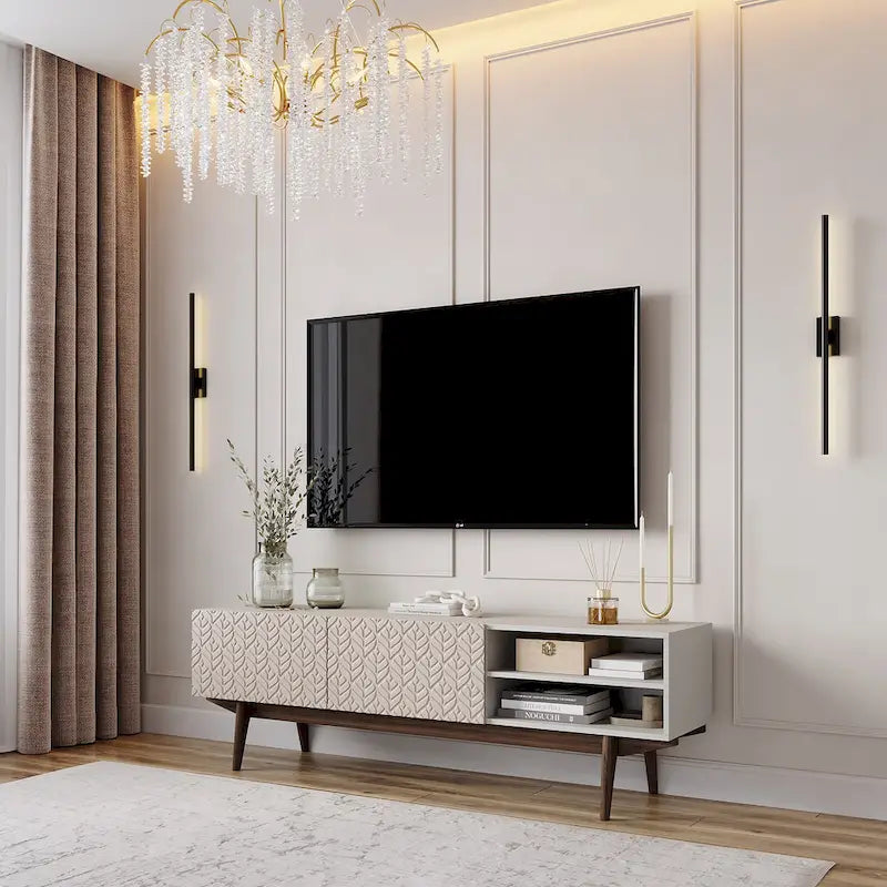 Meuble TV Kelly adapté aux téléviseurs jusqu'à 65 po avec pieds en bois, design scandinave moderne du milieu du siècle