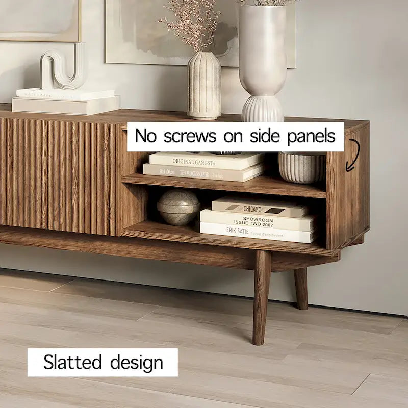 Meuble TV Kelly adapté aux téléviseurs jusqu'à 65 po avec pieds en bois, design scandinave moderne du milieu du siècle