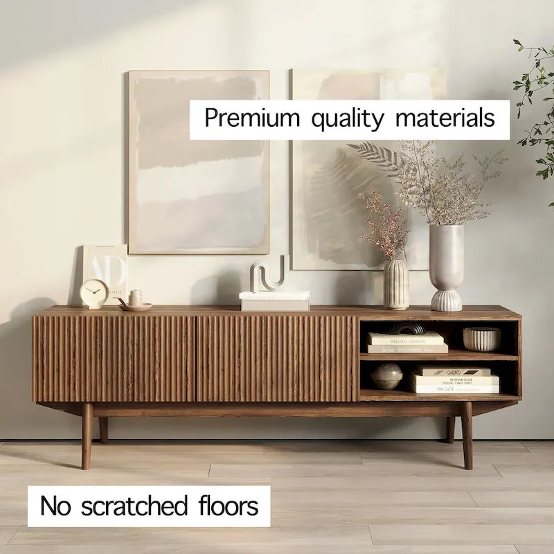 Meuble TV Kelly adapté aux téléviseurs jusqu'à 65 po avec pieds en bois, design scandinave moderne du milieu du siècle