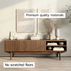 Meuble TV Kelly adapté aux téléviseurs jusqu'à 65 po avec pieds en bois, design scandinave moderne du milieu du siècle