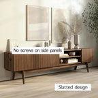 Meuble TV Kelly adapté aux téléviseurs jusqu'à 65 po avec pieds en bois, design scandinave moderne du milieu du siècle