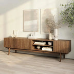 Meuble TV Kelly adapté aux téléviseurs jusqu'à 65 po avec pieds en bois, design scandinave moderne du milieu du siècle