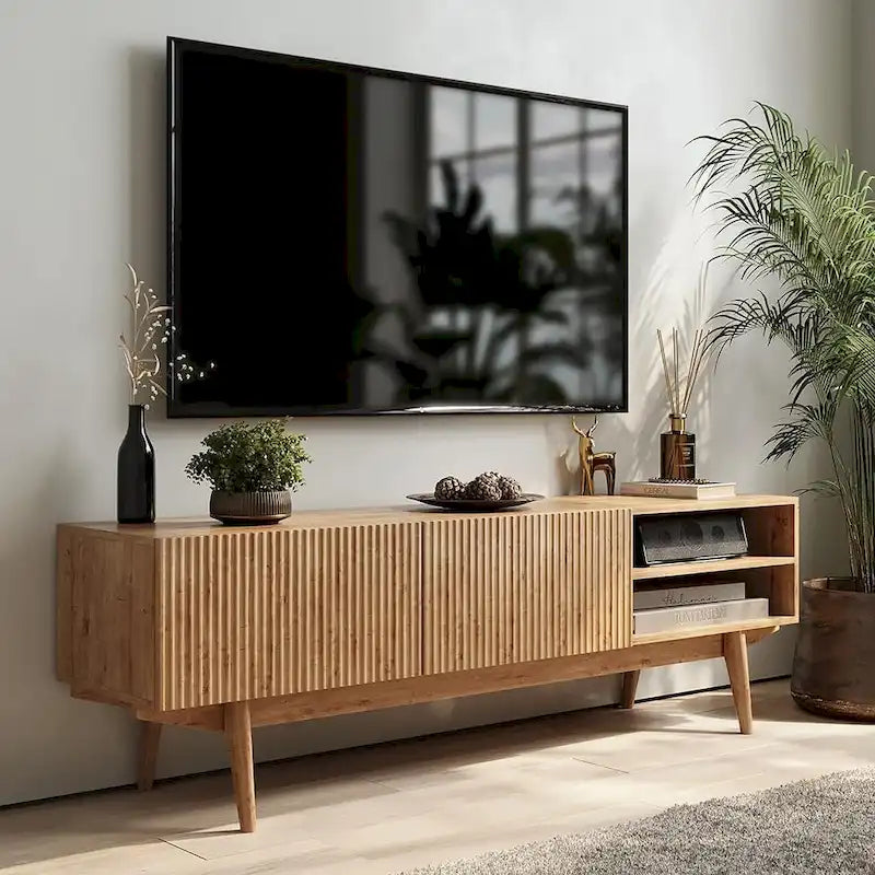 Meuble TV Kelly adapté aux téléviseurs jusqu'à 65 po avec pieds en bois, design scandinave moderne du milieu du siècle