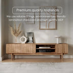 Meuble TV Kelly adapté aux téléviseurs jusqu'à 65 po avec pieds en bois, design scandinave moderne du milieu du siècle