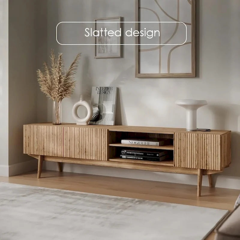 Meuble TV Kelly adapté aux téléviseurs jusqu'à 65 po avec pieds en bois, design scandinave moderne du milieu du siècle