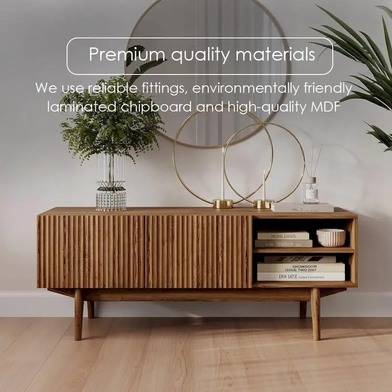 Meuble TV Kelly adapté aux téléviseurs jusqu'à 65 po avec pieds en bois, design scandinave moderne du milieu du siècle