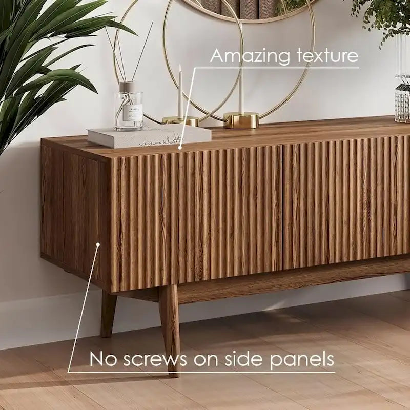 Meuble TV Kelly adapté aux téléviseurs jusqu'à 65 po avec pieds en bois, design scandinave moderne du milieu du siècle