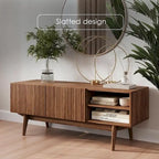 Meuble TV Kelly adapté aux téléviseurs jusqu'à 65 po avec pieds en bois, design scandinave moderne du milieu du siècle