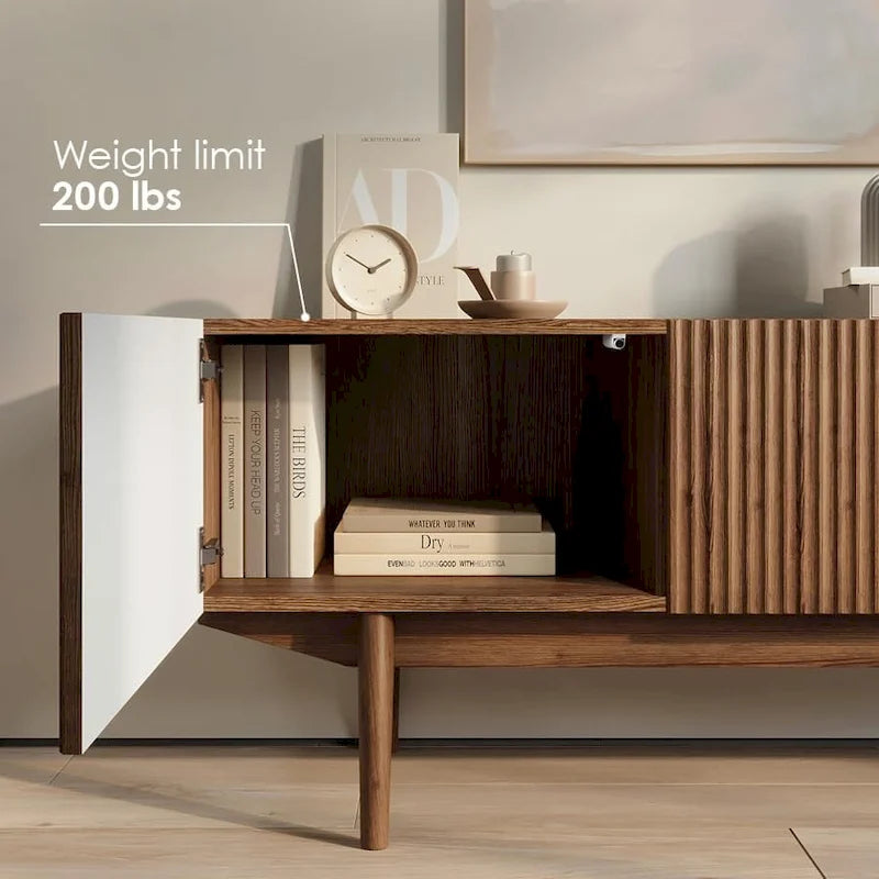 Meuble TV Kelly adapté aux téléviseurs jusqu'à 65 po avec pieds en bois, design scandinave moderne du milieu du siècle