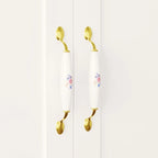 Armoire de 47,2 W avec trois portes, deux tringles à vêtements, poignée florale dorée