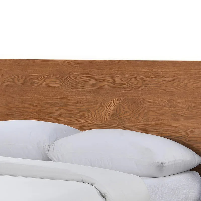 Beau lit plateforme en bois bas de style mid-century