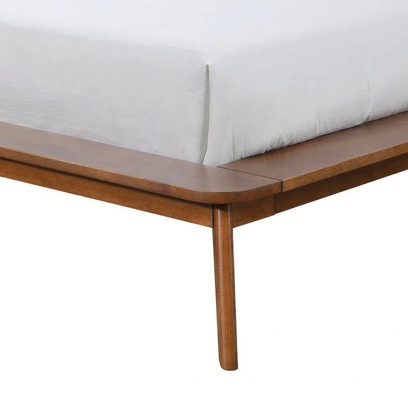 Beau lit plateforme en bois bas de style mid-century