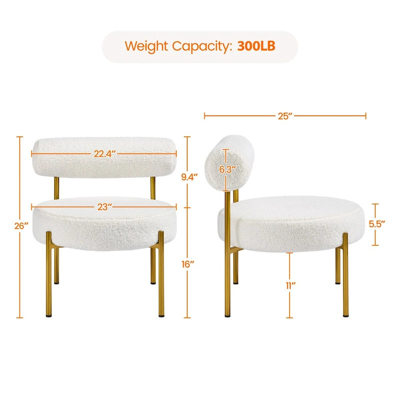 Chaise d'appoint en tissu bouclette blanc avec piètement en métal doré et assise ronde rembourrée
